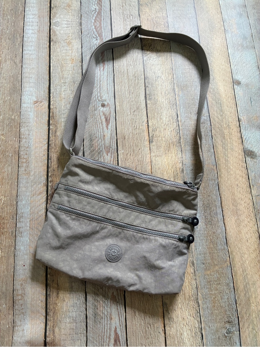 Kipling Alvar gray Crossbody Bag EUC Many Pockets!